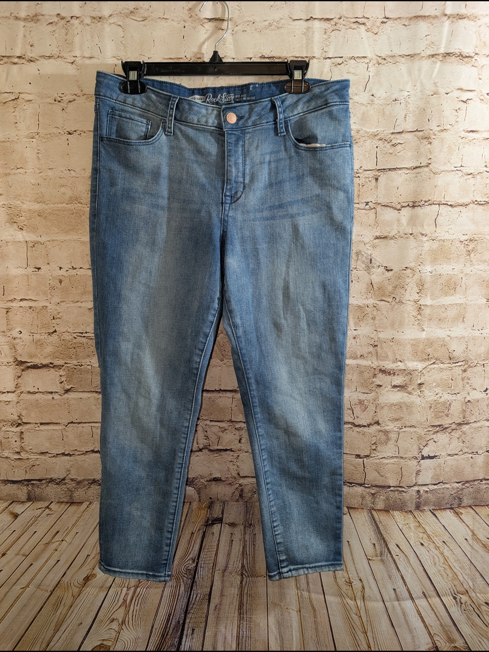 ~Old Navy Rockstar Mid Rise Jeans Size 12 RegularVery good pre-owned condition